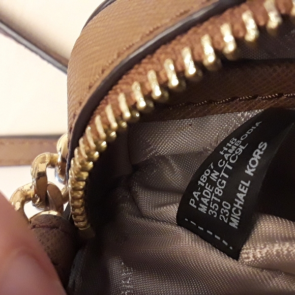 NWOT Micheal Kors Crossbody Jet Set Pocketbook Saffino Leather - Picture 13 of 17